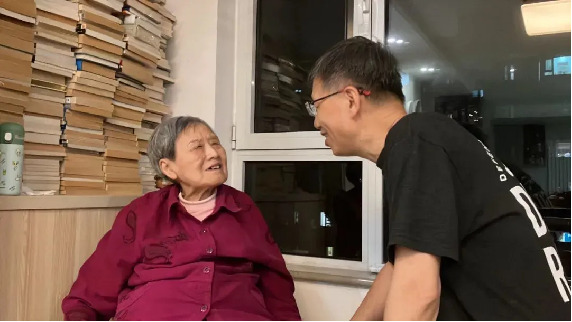 北大教授成为24小时照护者 | 每个人可能成为照护者或被照护者